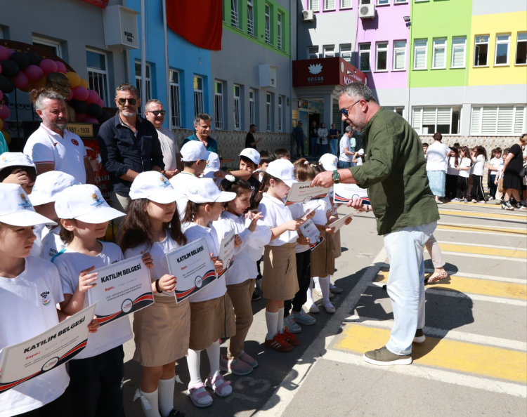 Bursa'da Tenis Projesiyle Çocuklar Sporla Tanışıyor