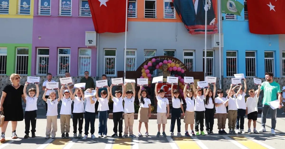 Bursa'da gerçekleştirilen tenis projesi sayesinde çocuklar sporla tanışıyor, sağlıklı yaşam