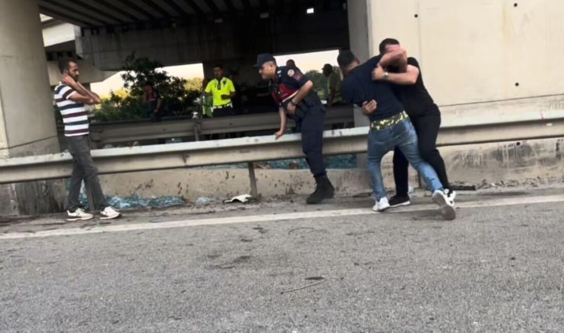 Bursa'da TIR'ın köprüye çarpması sonucu sürücü hayatını kaybetti. Olayla ilgili