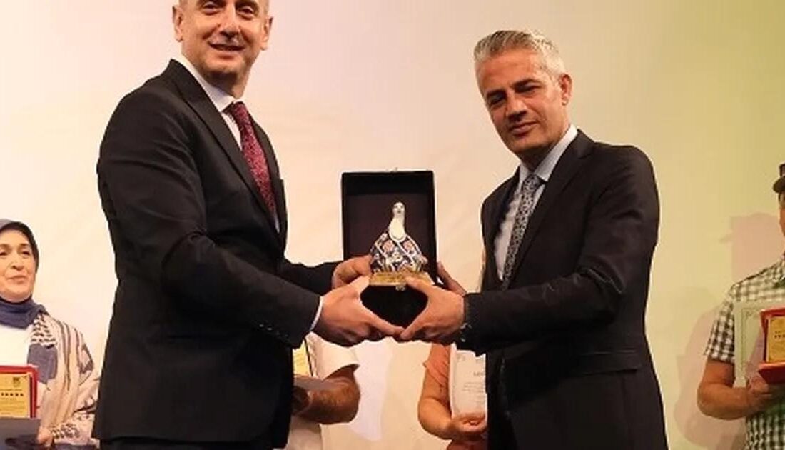 Bursa'da gerçekleştirilen tiyatro projesiyle gençler sanatla buluşuyor, kültürel gelişim ve