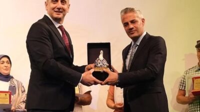 Bursa'da gerçekleştirilen tiyatro projesiyle gençler sanatla buluşuyor, kültürel gelişim ve