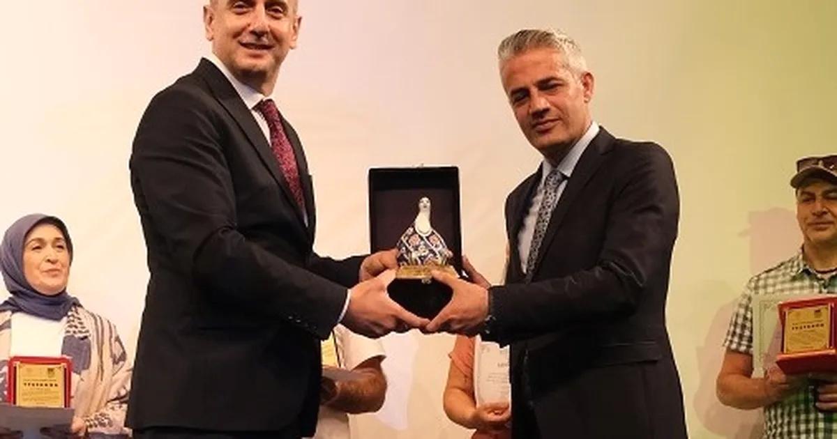 Bursa'da gerçekleştirilen tiyatro projesiyle gençler sanatla buluşuyor, kültürel gelişim ve