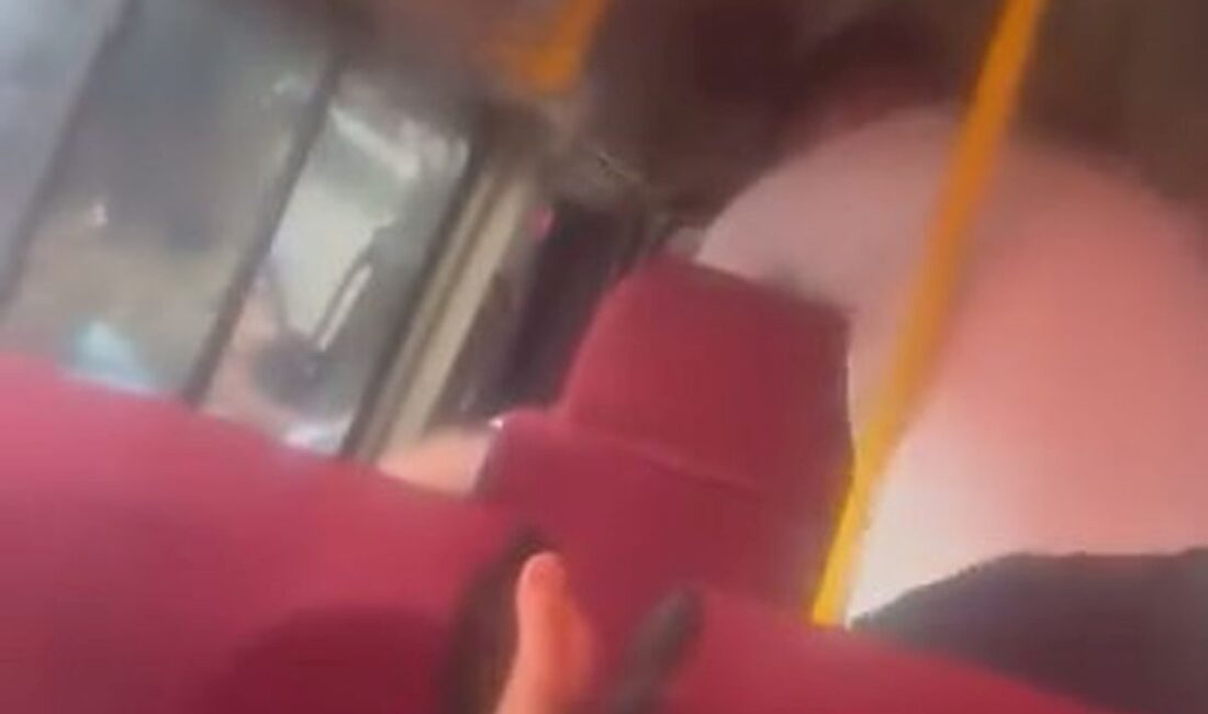Bursa'da yaşanan trafik kavgası, cep telefonu kamerasına yansıdı. Olayla ilgili