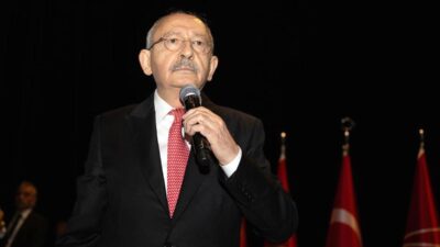 Bursa'da meydana gelen trafik kazasında 3 kişi yaralandı. Olay yerinde