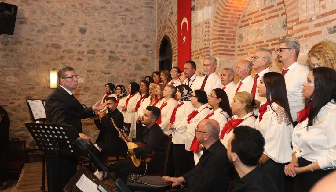 Bursa'da gerçekleştirilen Türk Halk Müziği konseri, coşkulu ve unutulmaz anlara