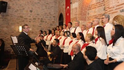 Bursa'da gerçekleştirilen Türk Halk Müziği konseri, coşkulu ve unutulmaz anlara
