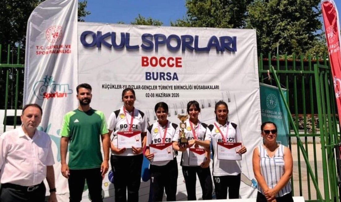Bursa'da Türkiye üçüncüsü olan öğrencilerimizin başarı hikayelerini ve eğitimdeki üstün