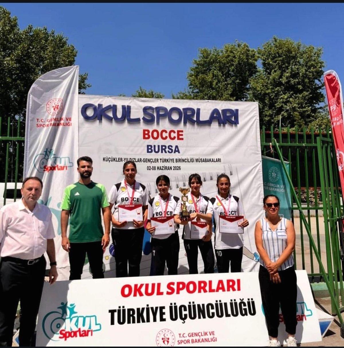 Bursa'da Türkiye üçüncüsü olan öğrencilerimizin başarı hikayelerini ve eğitimdeki üstün