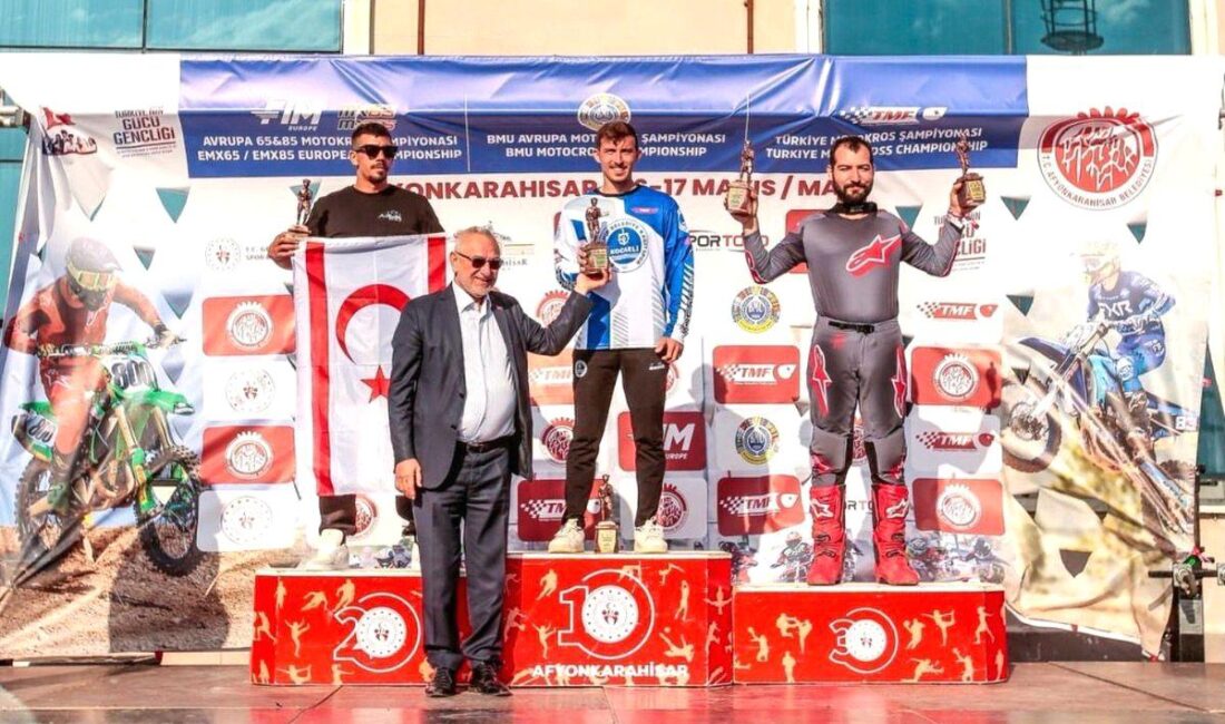 Bursa'da gerçekleştirilen yağlı güreşler, geleneksel sporun coşkusunu ve kültürel zenginliğini