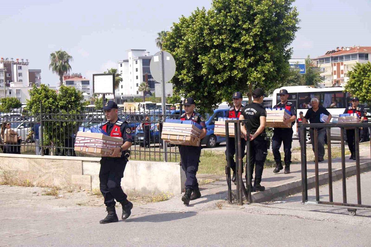Bursa'da yasa dışı bahis operasyonu kapsamında yapılan müdahale ile ilgili