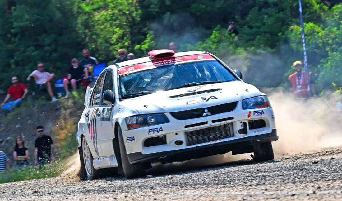 Bursa'da düzenlenen Yeşil Bursa Rallisi ile otomobil tutkunları ve seyirciler