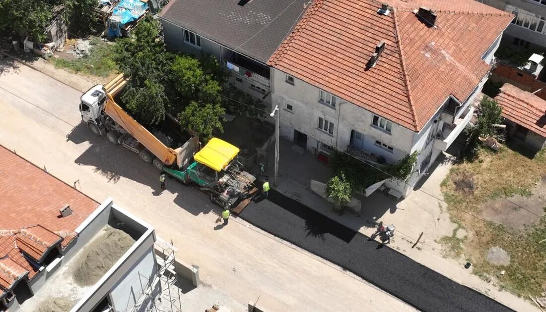 Bursa'da yolların asfaltlama çalışmaları hızla devam ediyor, ulaşım altyapısı güçlendirilerek