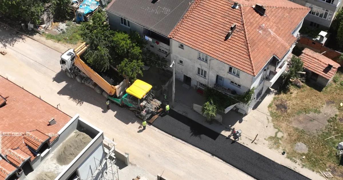 Bursa'da yolların asfaltlama çalışmaları hızla devam ediyor, ulaşım altyapısı güçlendirilerek