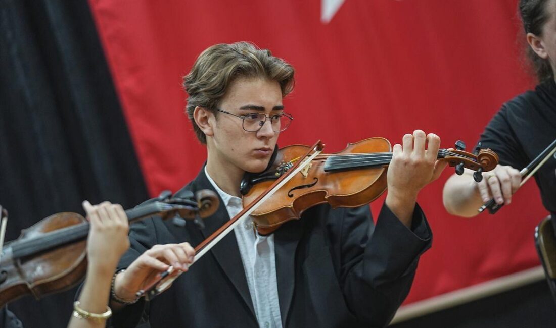 Bursa'dan gelen Dünya Kupası marşı birinciliği ile gururumuzu yücelten başarı.
