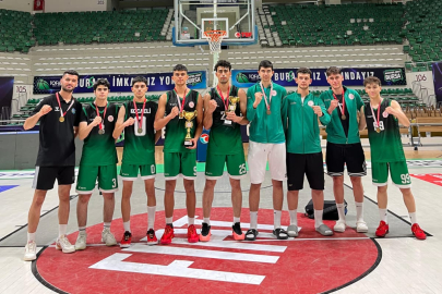 Çayırova gençleri basketbol şampiyonu oldu