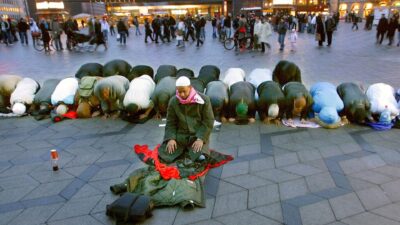 Danimarka'da ezana ve İslamlaşmaya karşı artan endişeleri inceleyen kapsamlı analiz,