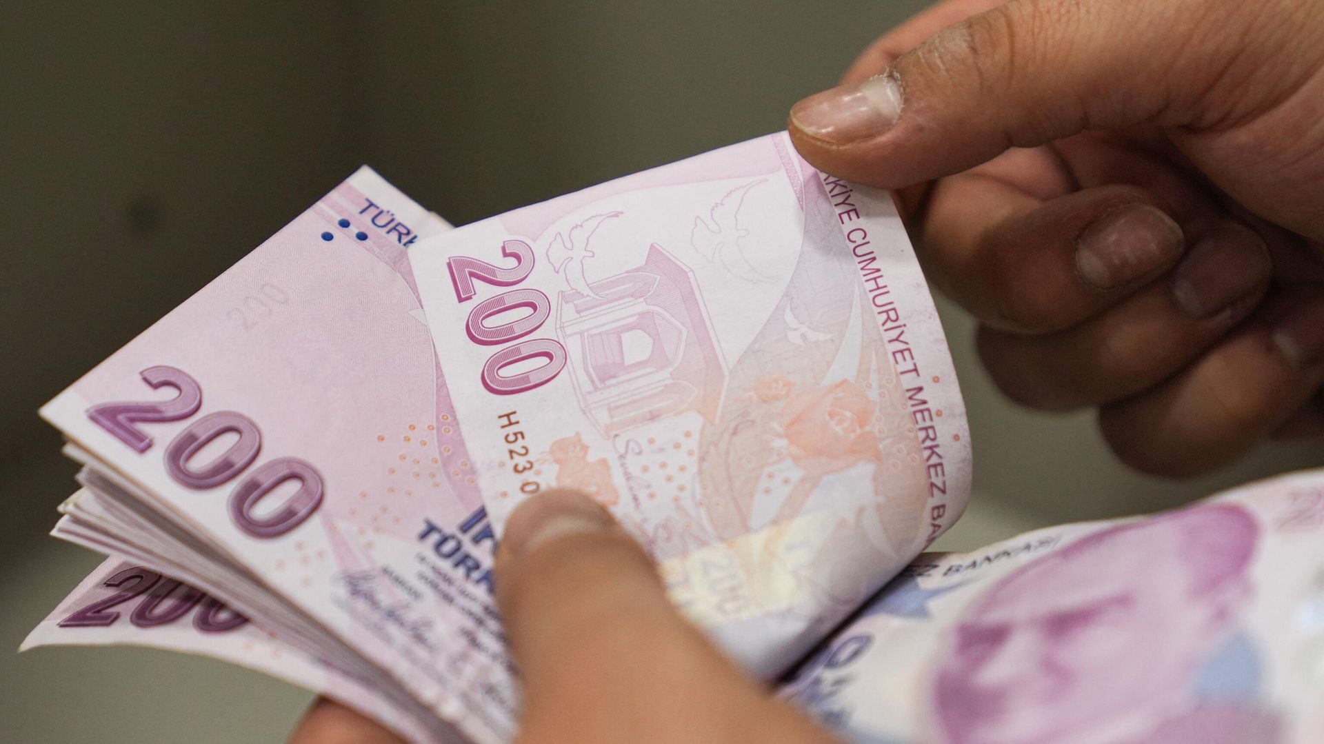 Enflasyon tahminleri ve emekli zamları netleşiyor. Güncel gelişmeleri takip edin,