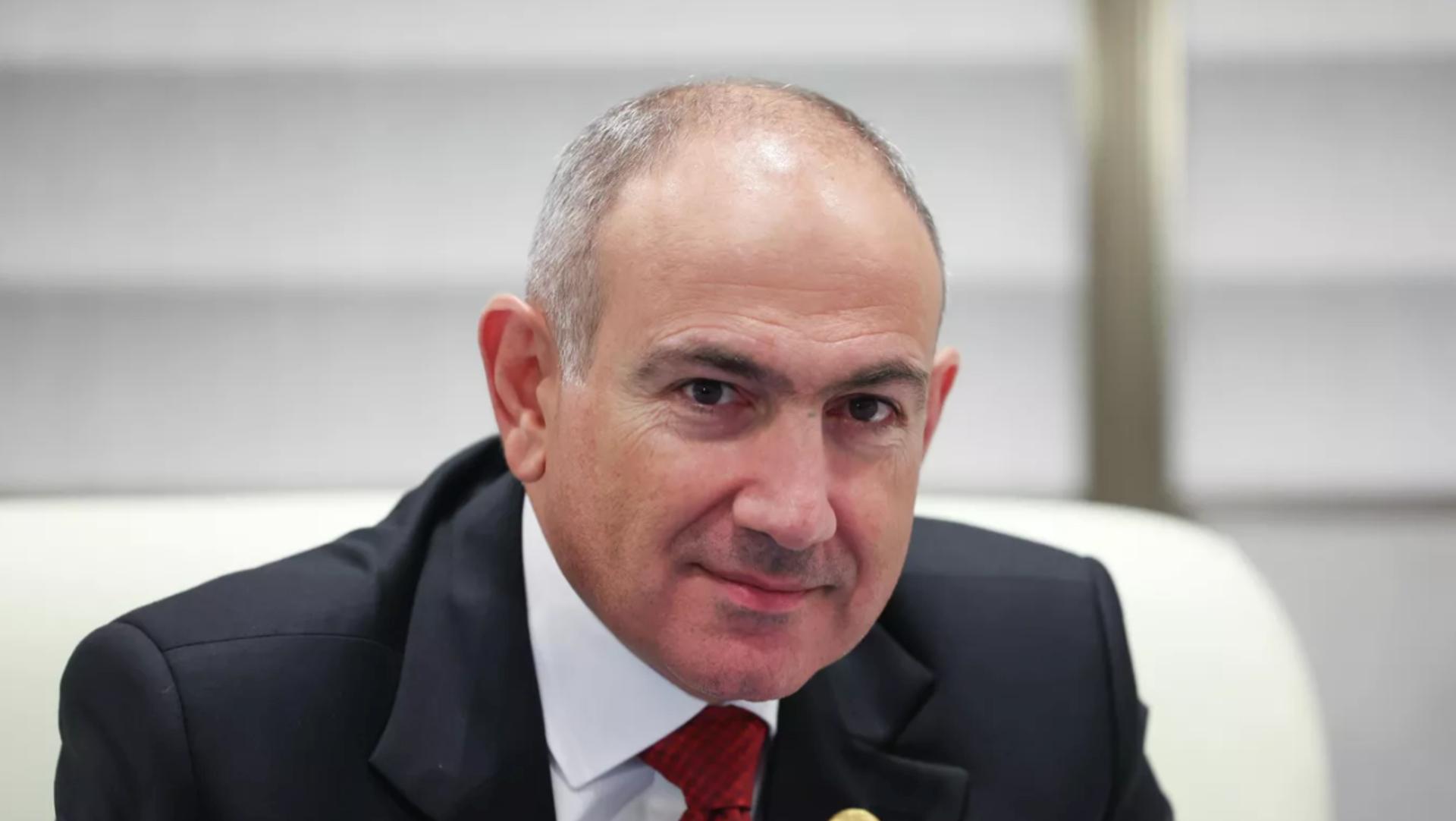 Ermenistan Başbakanı'nın dış politika vizyonu ve stratejileri hakkında detaylı bilgiler.