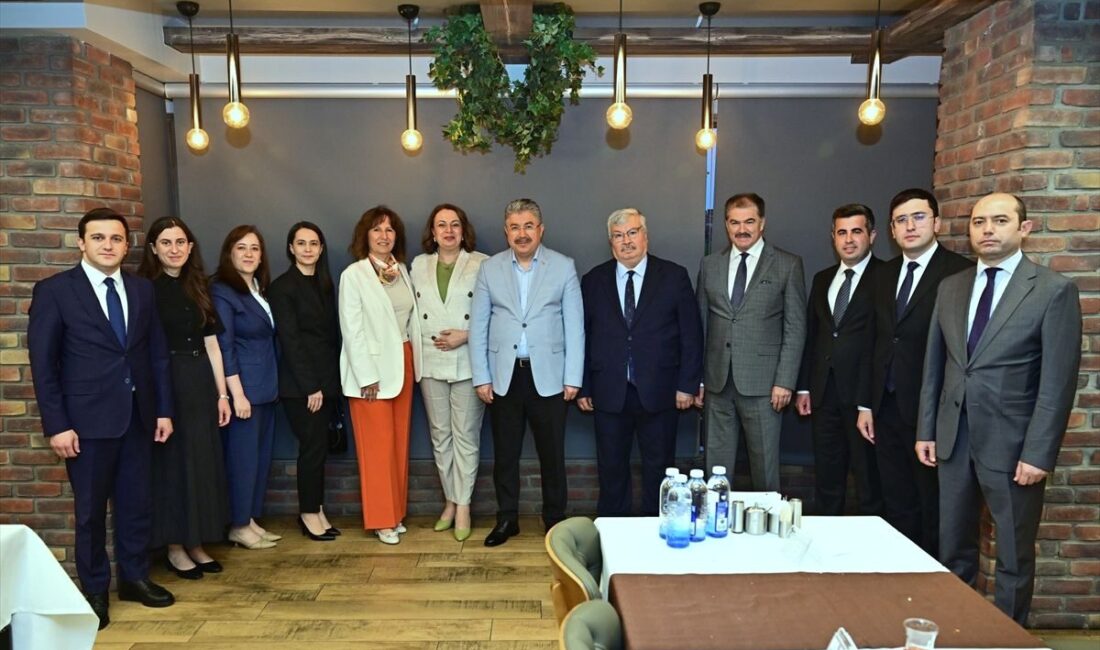 Eskişehir'de yeni göreve başlayan kaymakamlar ve vali yardımcılarının görev değişimi