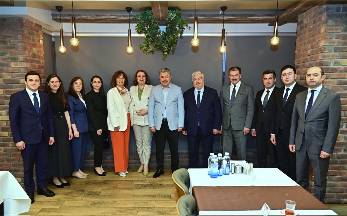 Eskişehir'de yeni göreve başlayan kaymakamlar ve vali yardımcılarının görev değişimi
