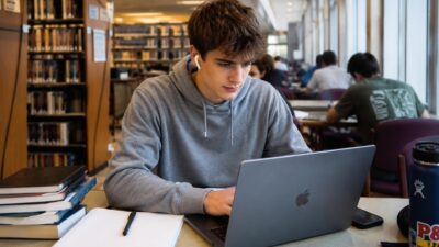 FCC, E-Rate programını değerlendiriyor. Eğitim ve iletişim altyapısını güçlendirmeye yönelik