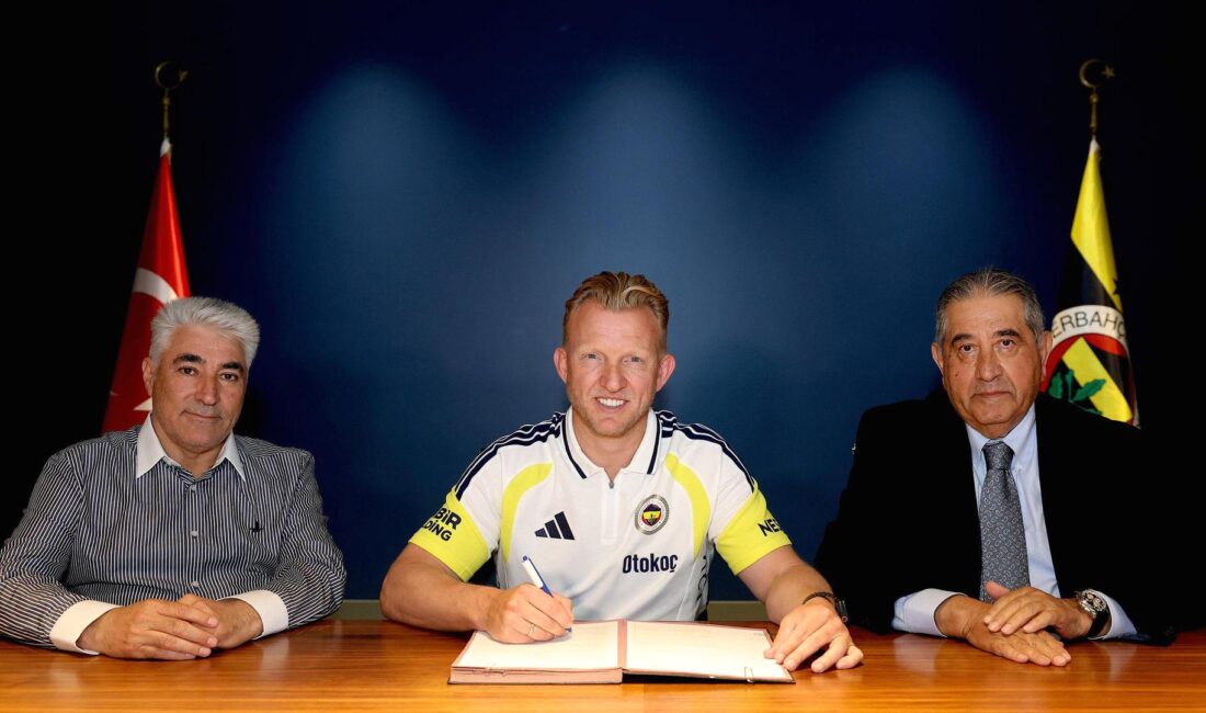Fenerbahçe, Dirk Kuyt'ı yardımcı antrenör olarak kadrosuna katıyor. Takımımıza yeni