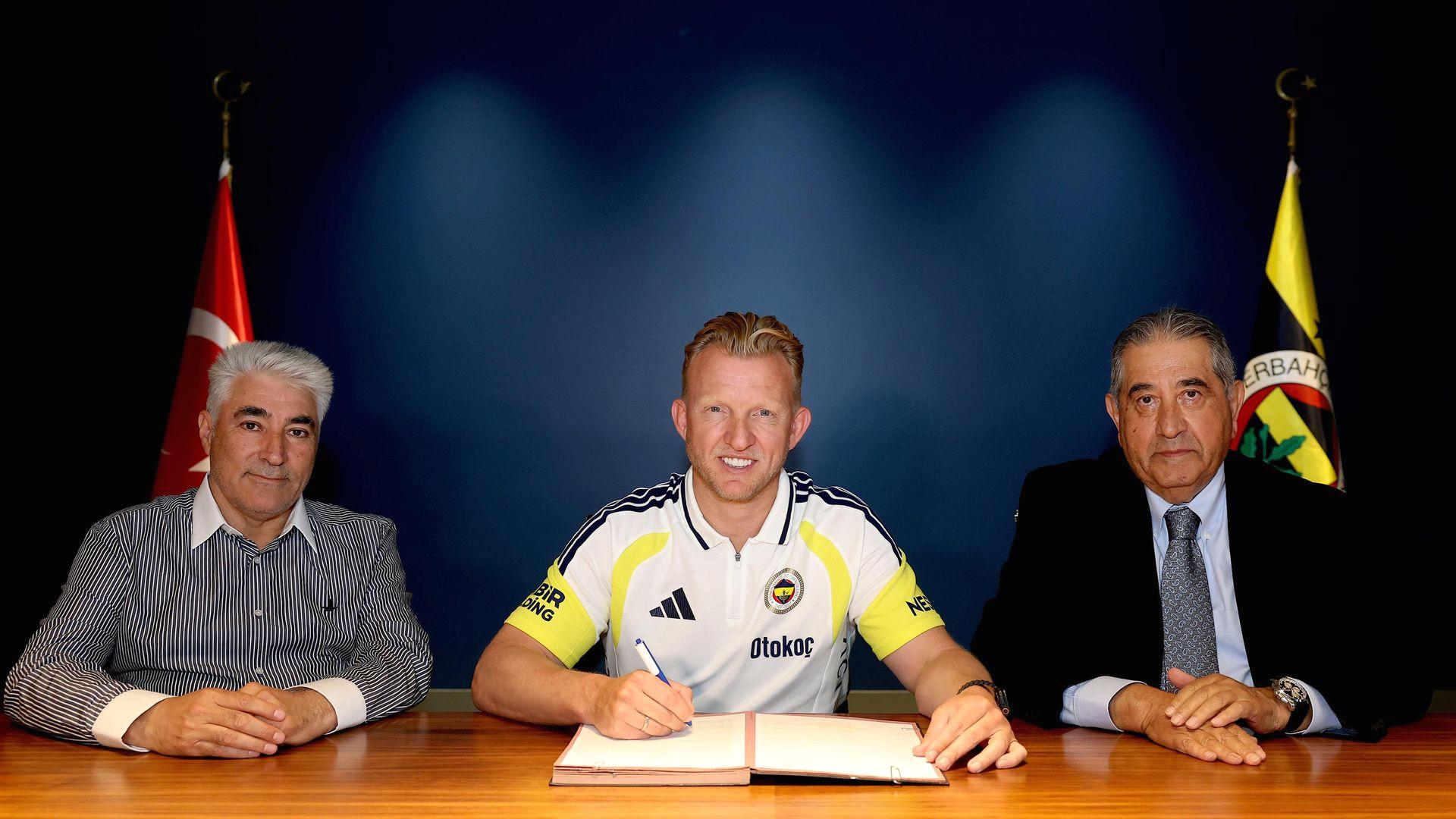 Fenerbahçe, Dirk Kuyt'ı yardımcı antrenör olarak kadrosuna katıyor. Takımımıza yeni