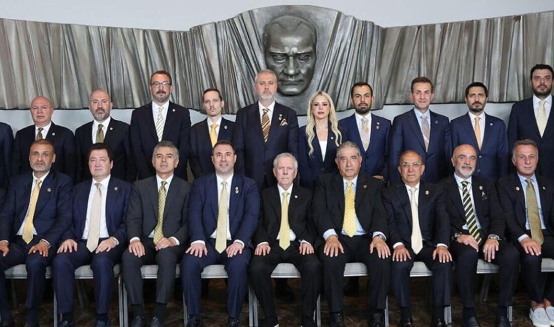 Fenerbahçe'de yeni yönetimin görev dağılımı açıklandı. Kulüp yönetiminde yeni dönem