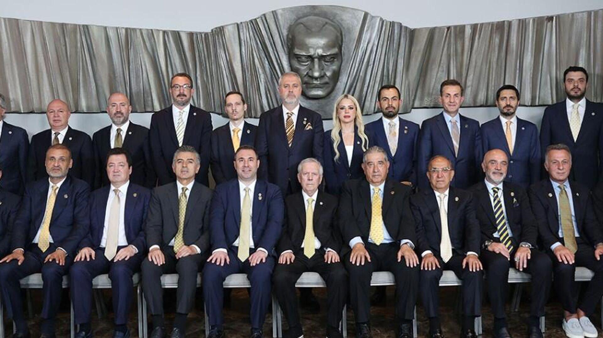 Fenerbahçe'de yeni yönetimin görev dağılımı açıklandı. Kulüp yönetiminde yeni dönem