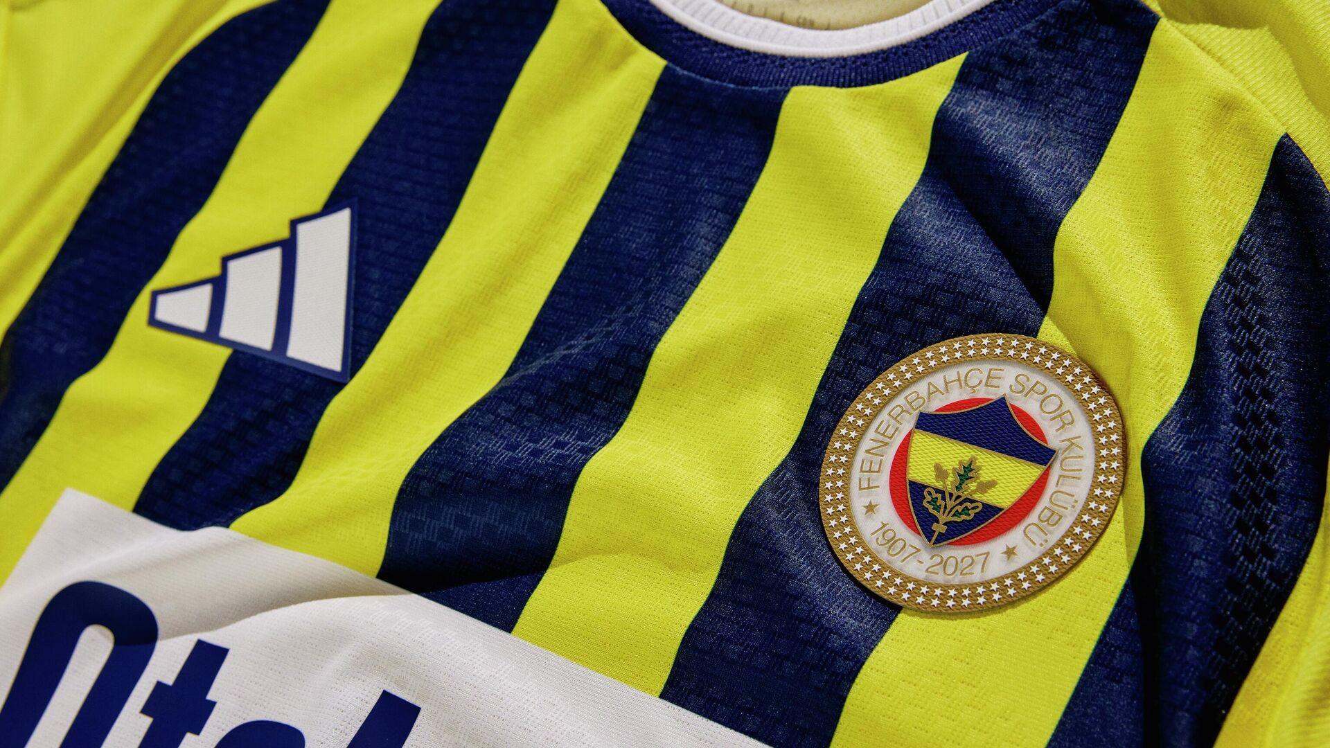 Fenerbahçe'nin 2026-2027 sezonu forma lansmanı şıklığıyla göz kamaştırdı, taraftarların kalbini