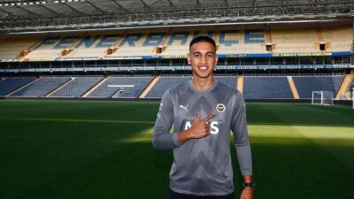 Fenerbahçe'nin kaleci planları değişiyor! Son gelişmeleri ve yeni stratejileri öğrenin.