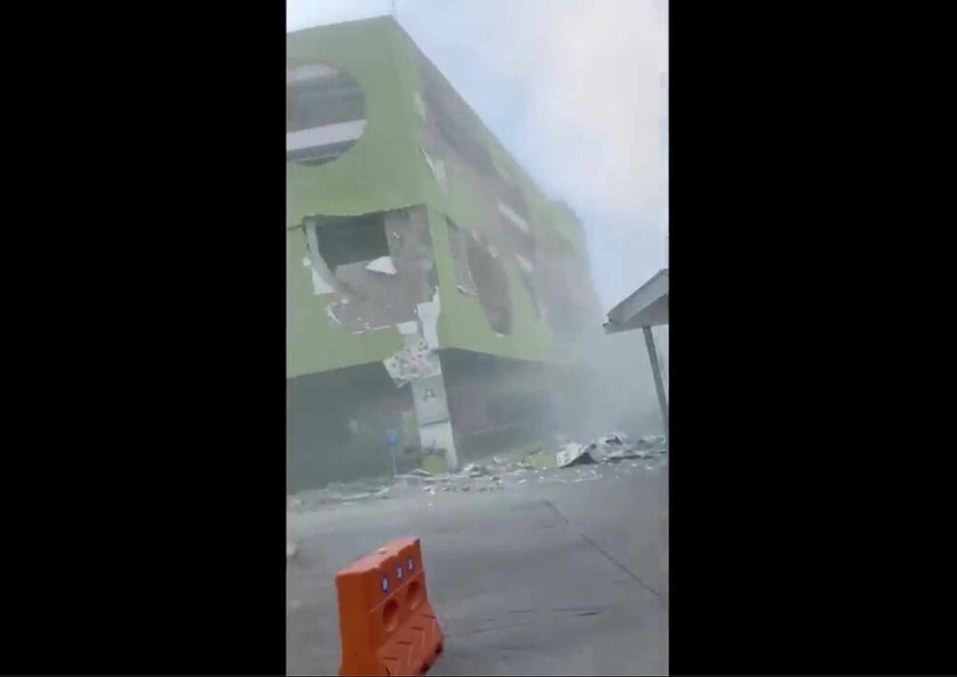 Filipinlerde Yıkıcı Deprem ve Tsunami Alarmı
