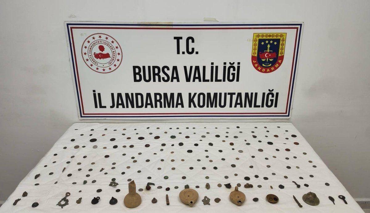 Gemlik'te gerçekleştirilen tarihi sikke ve obje operasyonuyla kültürel miras korunuyor.