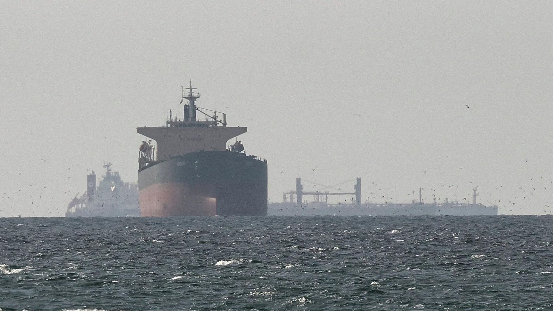Hürmüz Boğazı'nda tanker geçişleri yeniden artarken, bölgedeki jeopolitik ve enerji