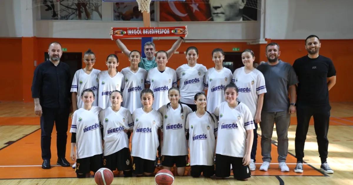 İnegöl Belediyespor U12 Kız Basketbol takımı, büyük bir başarı elde