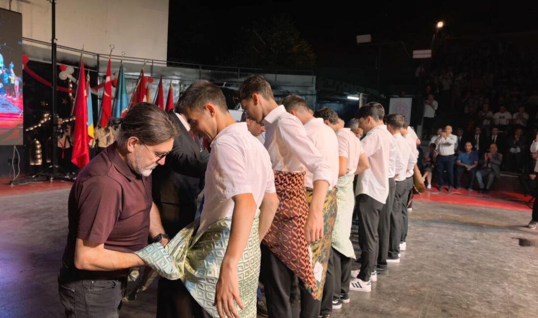 İnegöl'de gerçekleştirilen Ahilik Şed Kuşanma Töreni'nin resmi ve kültürel önemi