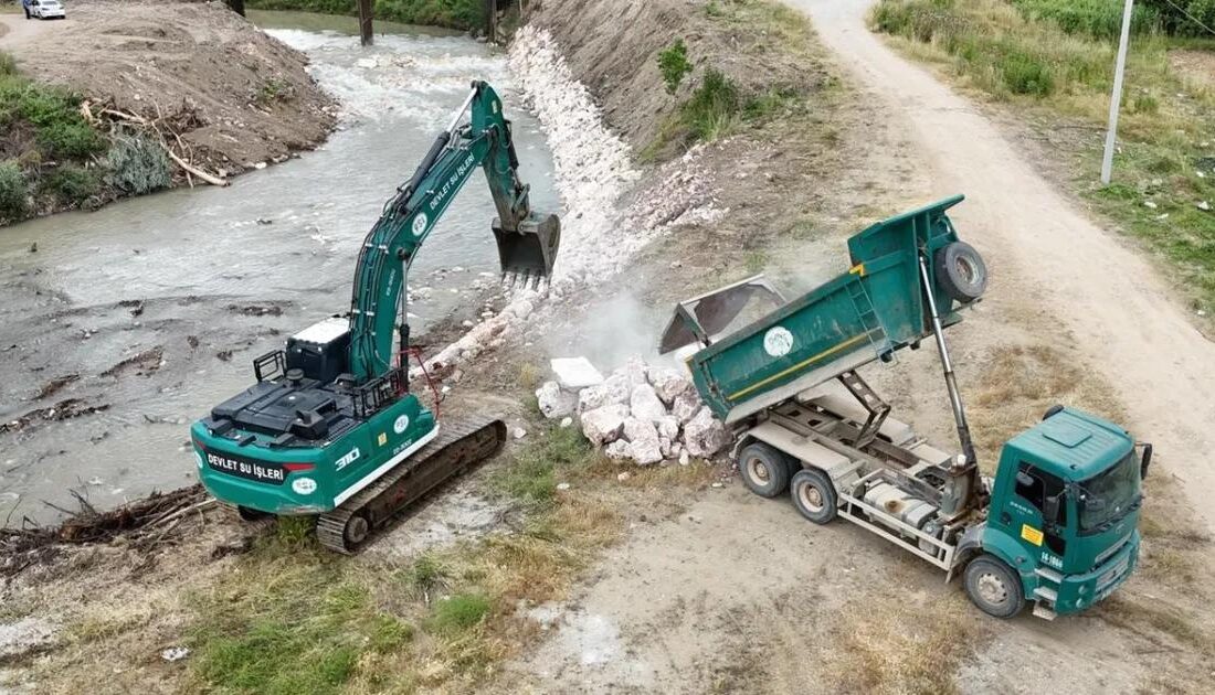 İnegöl'de dere ıslah çalışmaları devam ediyor; bölgedeki su yönetimi ve