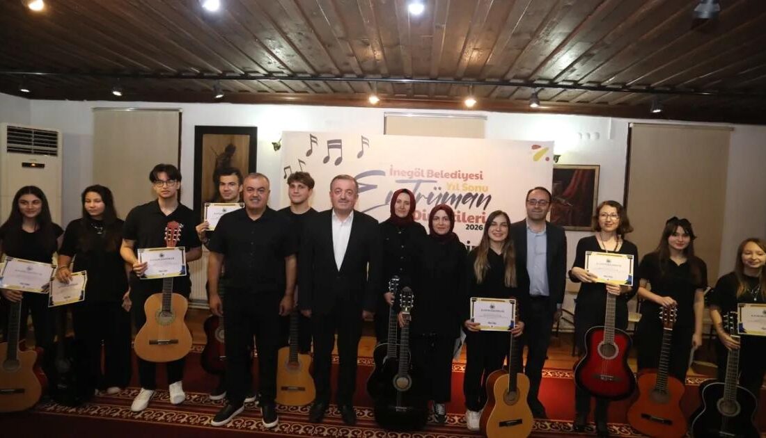 İnegöl'de gerçekleştirilen enstrüman kursları başarıyla sona erdi. Katılımcılara teşekkür eder,
