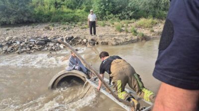 İnegöl'de mahsur kalan çocuk, güvenlik güçleri tarafından başarılı bir operasyonla