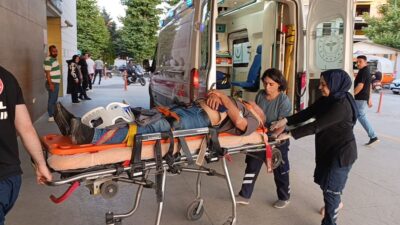 İnegöl'de meydana gelen kazada minibüs, kamyonla çarpıştı. Güvenlik güçleri olay