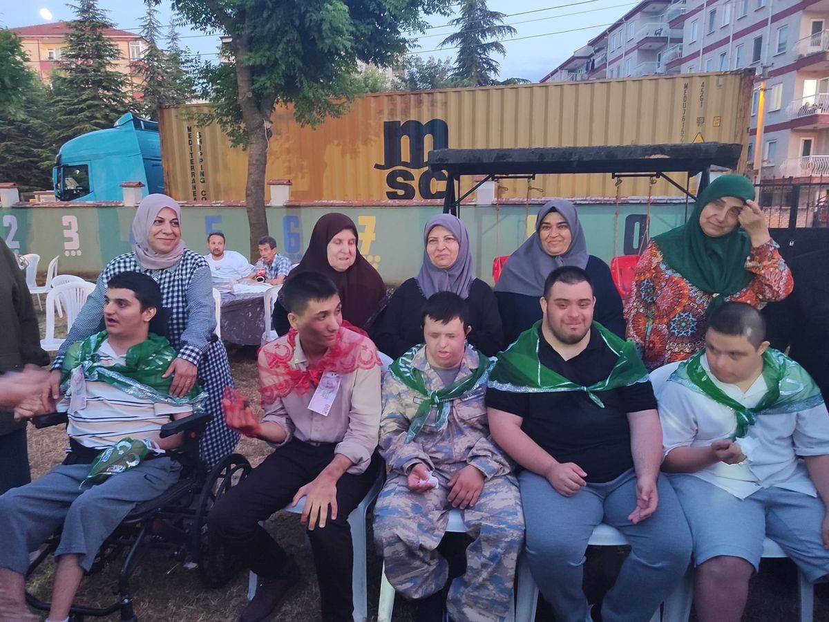 İnegöl'de özel bireyler, asker eğlencesinde bir araya gelerek unutulmaz anlar