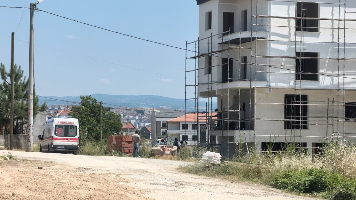 İnegöl'de sıva ustası yüksekten düşerek yaralandı. Olayla ilgili detaylar ve