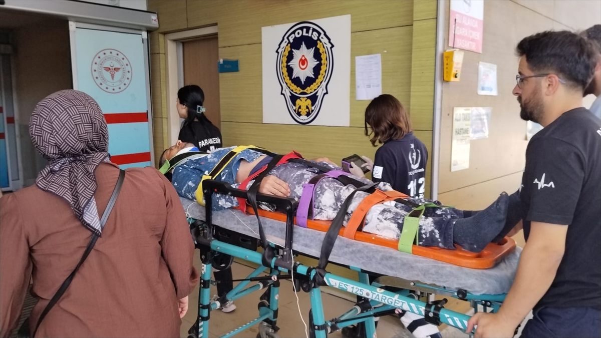 İnegöl'de sıva ustası yüksekten düşerek yaralandı. Olayla ilgili detaylar ve