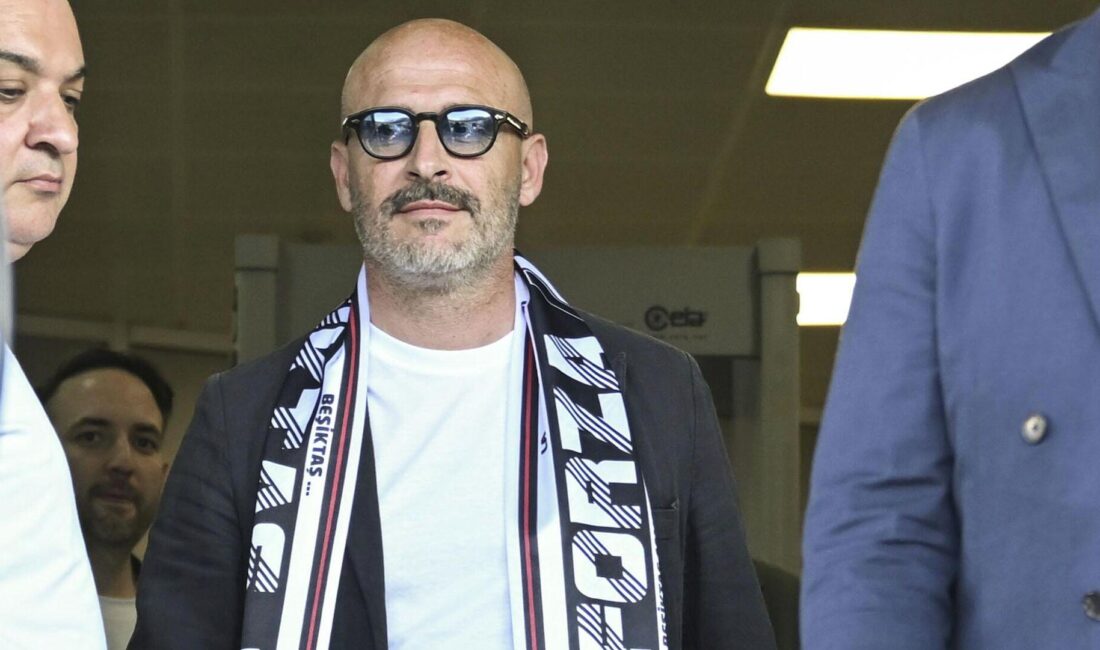 İtalyan teknik adam Vincenzo Italiano, İstanbul'da Beşiktaş yönetimiyle görüşme gerçekleştirdi.