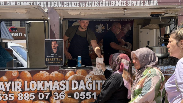 İznik'te Eşref Karakteri Anısına Lokma Dağıtımı