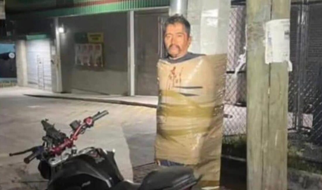 Jalisco'da elektrik direklerine bağlanan gençlerin çaresizlik ve korku dolu mücadelesini