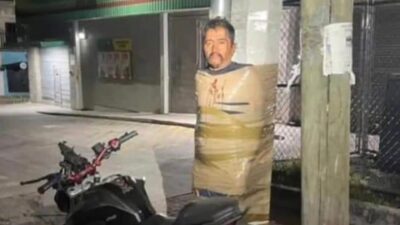 Jalisco'da elektrik direklerine bağlanan gençlerin çaresizlik ve korku dolu mücadelesini