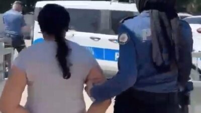 Karacabey'de eşkâl şüphelisi kadın tutuklandı. Güvenlik güçlerinin başarılı operasyonu sonucu,
