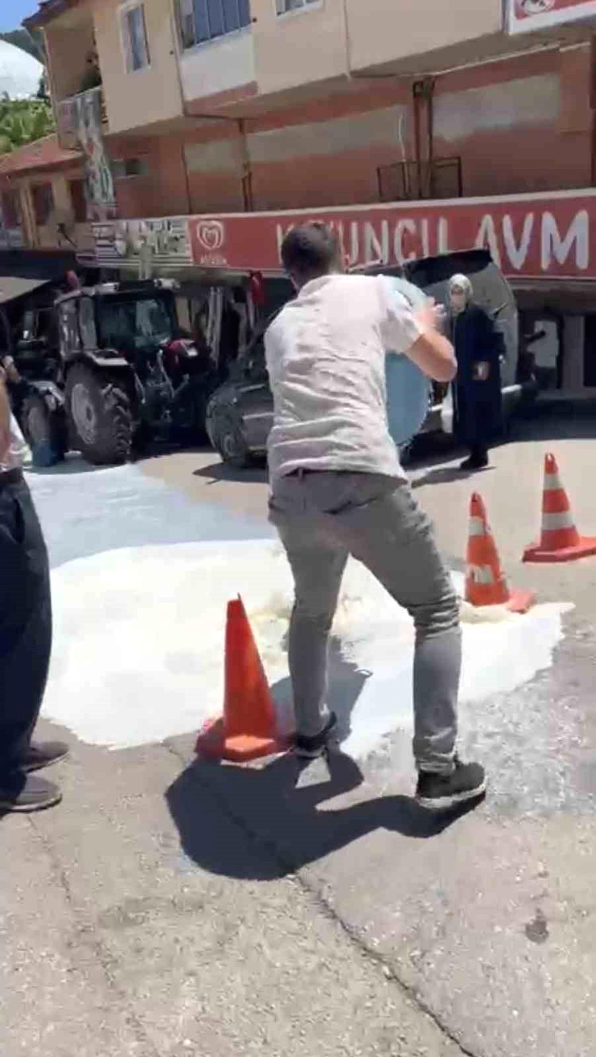 Keles'te süt alım krizi çözüldü; detaylar ve sona eren sorunlar