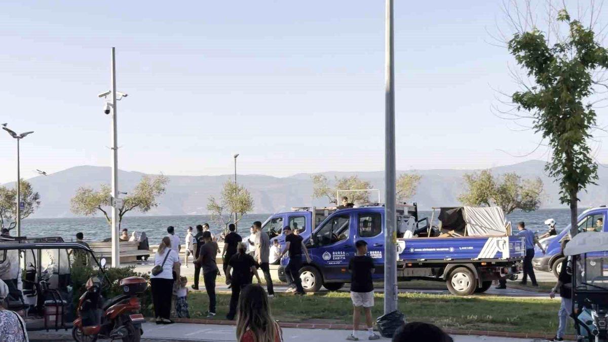 Mudanya sahilinde gerçekleşen zabıta denetimleri, bölgenin düzenini ve güvenliğini sağlamaya
